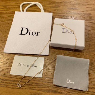 迪奥新款Dior Cd项链 Oh My Gosh 仙女本尊这个是 太太太好看了 上身仙气十足 上边全部是施华洛的Silver Shadow水晶 专柜1:1复制