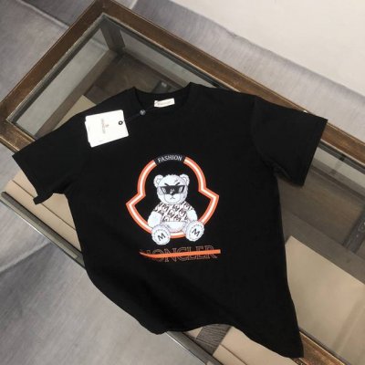 moncler 蒙口 最新款情侣款短袖T恤 品牌新元素小熊印花设计 面料上身舒适透气 不僵硬 修身的剪裁 采用高定定制纯棉面料 上身舒适有型 内搭单穿都完全没问