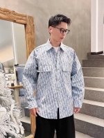 一套 迪奥Dior色织带竹节图案印花宽松版型水洗牛仔布衬衫小外套，面料采用定制定染超高的水洗扎染工艺，做工复杂，非常优质的面料！水洗之后上身柔软舒适，极其细腻