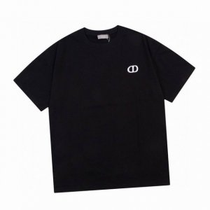 迪奥 Dior 夏季新款高端品质 经典Cd字母刺绣圆领短袖T恤 非常简约大气的一款 无论是上身舒适度都是无可比拟的存在 诠释你的奢华与品位 打造你的时尚风情魅力