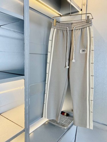 官网原单货 可穿200斤巴黎世家Balenciaga 简约时尚 秋冬款直筒休闲裤长裤松紧裤卫裤身穿着非常舒适 低调不失奢华 穿出去非常有档次,裤型款式和裁剪亦无