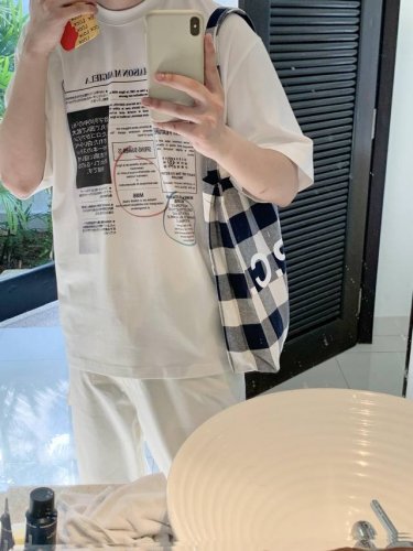 mm6 Maison Margiela 马吉拉 Ss25 创意报纸印花休闲短袖 男女同款 原版开发 采用260G优质新疆棉 上身立体有型 透气性强 印花并非普通
