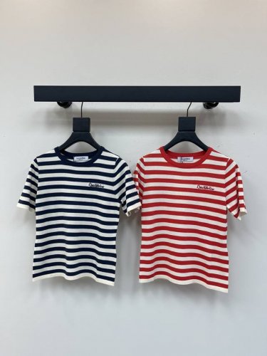 Valentin*25新款条纹针织短袖 定制Yb羊毛纱线织造 质感高级舒适 常规针织短袖剪裁 通体两色交织 亮眼满分 彰显品牌个性 凸显穿搭高级感 包边深色螺纹