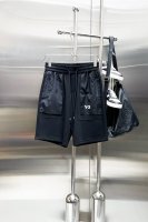 Y3 三标齐全 2025夏季新款男士休闲短裤，高级定制面料透气面料 透气弹力舒适度极高，细节无可挑剔，顶级辅料配备，原版Logo设计理念，手感细腻柔软！上身版型