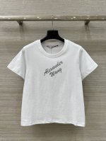 原单品质 独家首发 Aw 25Ss春夏新款 烫钻钉珠圆领短袖T恤丨独家Yb开发 高版出品 采用克重纯棉制成 垂坠感十足 呈现显瘦视觉效果 利用水洗工艺还原均匀黑