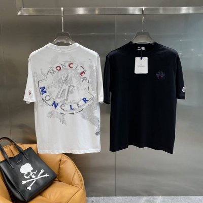 蒙家 蒙口T恤超酷炫 背面超大的品牌图案超吸睛，红蓝配色的“Moncler”字样，碰撞出时尚火花 图案细节满满，质感十足。 面料柔软透气，S-Xxl 隔天