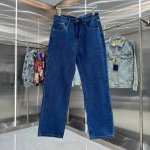 Lv 25新品 后口袋字母Logo印花牛仔裤 特定最新品牌皮标 重磅单品~私渠稀有臻品 客供五金辅料 进口客供定织牛仔棉布面料,时尚又个性 超级百搭好看的一款