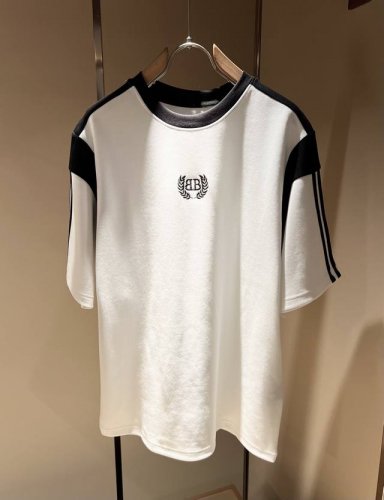 balencia*巴黎*家 2025春夏最新款休闲套装，男女同款刺绣Logo设计！贸易公司渠道稀出，同步官网发售！基本每一季都会有它的背影所在，期待着所有潮男潮