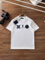 lv 2025夏装新款男女同款短袖T恤，！定制专属纯棉面料，定制原版工艺螺纹，胸前重工字母Logo工艺设计！简约大方，从容百搭，档次极高，完美融入时尚还有风情感