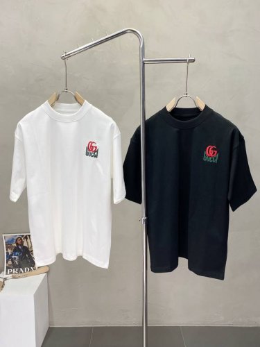 Gucci古驰独家专供新款原单男士休闲春夏短袖 高端定制 高端版本 时尚百搭爆款进口面料 手感超柔软细腻 穿着亲肤舒适 高端精品 代工厂p精细做工 上身非常赞