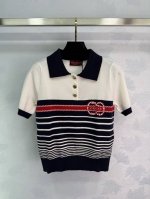 gucc*25春夏新款针织翻领短袖 翻领三排扣Yb开模双Glogo金属纽扣装饰 经典Logo提花点缀 高级时髦百搭 尺码Sml。T226B”