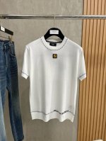 芬迪 2025新款休闲针织短袖，都市时尚简单休闲版型，原汁原味的代工厂p定制渠道，让你过目不忘的基础款，不挑年龄身材，上身轻松驾驭，一款简洁百搭显瘦针织衫，品相