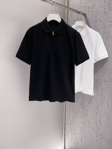 Kit~半拉链男士短袖polo衫 贸易公司渠道货 原厂出货，被誉为时装手工界的典范，皇室贵族及精英御用品牌 属于全球顶级奢华男装品牌！整体的设计风格沿袭了Ki家