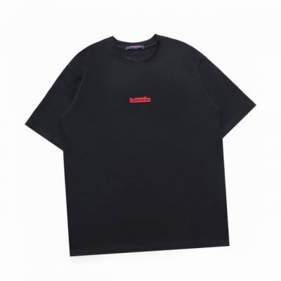 路易威登 Louis Vuitton 夏季新款 红色小标刺绣圆领短袖T恤 高端品质采用定织定染高克重面料 洗水完高达280G纯棉面料 螺纹增加到2.7不变形 宽