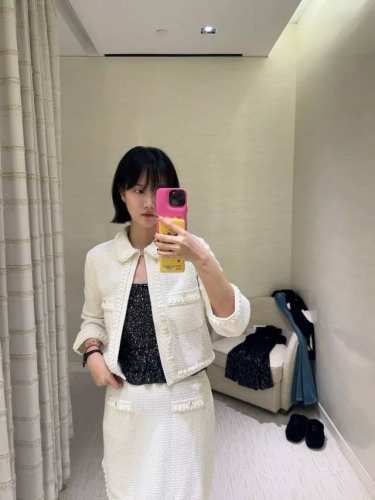 新款 ！最新Ch 25New 编织外套+半裙。尺码：Sml。外套 。半裙280。