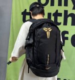 p140 【最高版本】 Nike耐克气垫双肩包科比黑曼巴双肩包篮球包。 一直很的火一款包。 包包质量超级好 做工 细节 都非常到位 某订单流出一批 。 容量大超