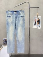 louis Vuitton路易威登独家专供新款 休闲牛仔裤高端版本！专柜定制面料 透气舒适度高，细节无可挑剔，品牌元素设计理念，体现高品质。手感细腻柔软！呈现休