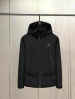 罗意威。25春夏新款原单男士冲锋衣风衣夹克外套 官网同步售卖 爆款 高版本 时尚百搭 胸前立体刺绣Logo设计 采用原版进口100%聚酯纤维记忆面料 手感柔软细