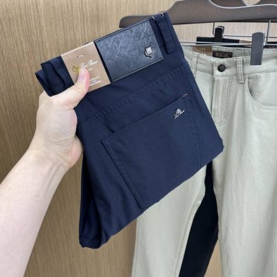 L p2540Ss春夏新品，官网同步有售，男士高端商务休闲西裤，高端进口面料，带弹力，后面采用硅胶字母压胶，五搭配，即经典又时尚，合体裁缝，上身效果无约束感 ，