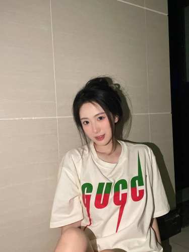 Gucci 24Ss 最新款闪电刀锋短袖T恤 高品质出货！ 原版面料 官方同款！ 叠穿打底就很有博主范儿了 低调有品位 原版面料 240G高克重 双纱100%精