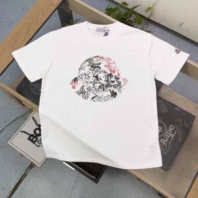 高版本 2025新款Moncler蒙口美丽风景图案Logo印花休闲情侣宽松短袖T恤，独一无二的活性环保面料染色，32支双纱精梳纯棉爽滑手感，纯棉不起球不起毛，面