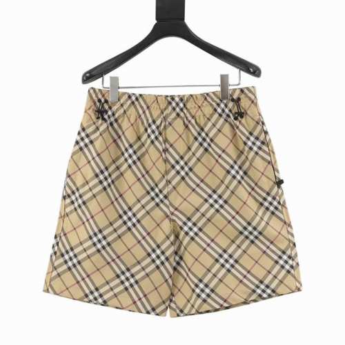 Burberry 巴宝莉 经典斜格纹休闲沙滩短裤 不挑人版型帅气又时髦 后袋饰有马术骑士徽标贴花刺绣低调奢华 进口面料质感轻盈细腻 经典松紧腰版型百搭上身显瘦又
