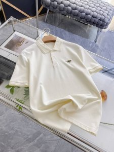 普拉达25Ss新款春夏短袖翻领T恤polo 最高版本客供定制高端朱地面料简单时尚款 拼色螺纹超级好看 经典Logo简单大方的款式 满满的高级感 四季可穿 简欧风