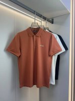 Zegna 25Ss春夏新款Polo衫 Zegna春夏必备的Polo衫，整体在设计基调方面继续沿袭了Ez家的极简路线，线条感极为流畅干练，无繁复的工艺元素傍身，