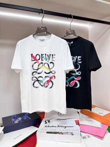 主推 Loewe 独家专供春季新款 罗意威时尚休闲圆领短袖，纯棉面料原单工艺高端欧版原单T恤，潮流时尚休闲半袖 透气舒适度高，细节无可挑剔，品牌元素设计理念，体