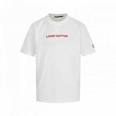 louis Vuitton 路易威登 25Ss 植绒字母短袖 采用200G纯棉布料，通过静电植绒技术，将超细纤维紧密植入面料，打造出立体绒感表面。 品牌Logo