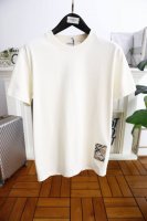 巴宝丽 Burbe*Ry. 25Bur夏季新品男士圆领短袖市场最高版本下摆奢华品牌战马Logo标识标注上身就能体会这款设计带来的年轻与时尚感！整体时尚而有潮流，