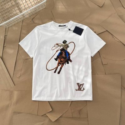 Lv路易威登骑马牛仔短袖T恤-由于厂里套现，帮忙成本价出一批高品质短袖 -绝对的高品质低价格p，退货率极低！ -采用原版280G %纯棉面料 柔软舒适 螺纹同缸