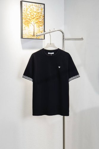 款号 Y170 迪奥Dior经典小标绣花袖边满印Logo设计短袖T恤 正儿八经280克纯棉双砂面料 所有面料均已提前做过缩水 品质第一 所见即所得 不会洗一次版