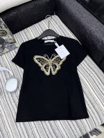 爆款现货 原单品质 Dio*｜25系列新品手工钻短袖T恤 精致版型上身巨显瘦！ 定制最新蝴蝶彩钻 低调奢华！ 时髦精必备单品解锁所有穿搭！ 认准我家品质！经典单