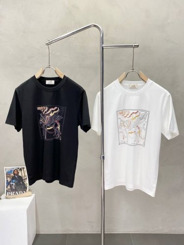 hermes爱马仕独家专供新款原单男士休闲短袖 高端定制 高端版本 时尚百搭爆款进口面料 手感超柔软细腻 穿着亲肤舒适 高端精品 代工厂P精细做工 上身非常赞