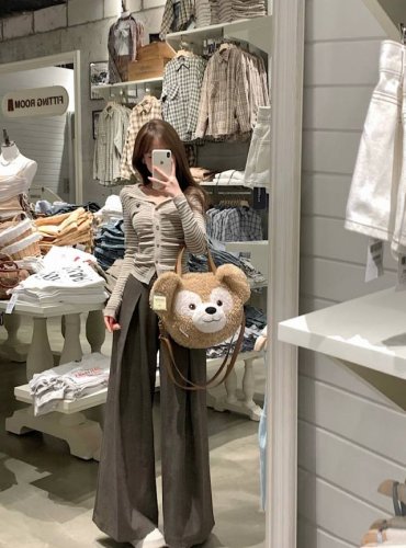 特价 不退换。90。play Comme Des Garcons川久保玲 家人们！今天必须给大家强烈推荐这款超美的捏腰条纹 polo 领针织上衣！ 版型超赞！p