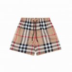 burberry 巴宝莉 条纹格子沙滩短裤 夏季渠道限定沙滩短裤，定制条纹面料作为整条裤子的点睛之笔，更具个性高级，宽松的阔腿裤版型，上身秒变大长腿，手感柔软细