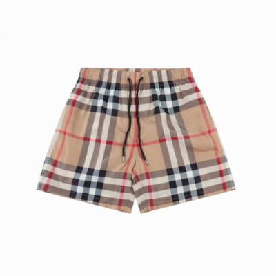 burberry 巴宝莉 条纹格子沙滩短裤 夏季渠道限定沙滩短裤，定制条纹面料作为整条裤子的点睛之笔，更具个性高级，宽松的阔腿裤版型，上身秒变大长腿，手感柔软细