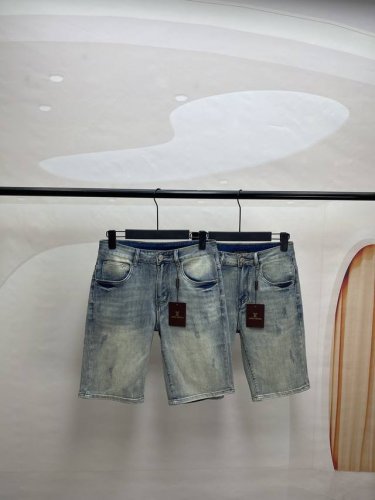 Lv路易威登Louis Vuitton 驴家最新超柔牛仔裤短裤 驴家顶级用料超柔高棉水洗牛仔面料每一件水洗费用高达常规工艺三倍之多 触感极致细腻 质感非常好 全