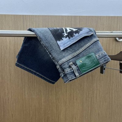 lv 高端独家发售 25Ss早春款超燃炸街系列之最牛仔短裤 独家隆重推出 原版定制高端品质面料 版型修身剪裁 面料带弹力 微弹之 Lz上身舒适度超高 25春夏必