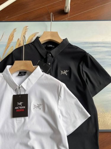 小金猪上新# 2025Arc‘Teryx 始祖鸟男装纯棉商务休闲纯色8色短袖T恤 翻领Polo衫 男士夏季必备款时尚之选！男士的衣橱中，Polo衫必占着重要的一