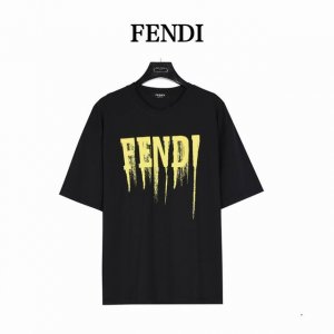 本地自取160 fendi 芬迪 24Ss 刷漆字母短袖T恤 面料采用定制240G 26支特滑双股精棉平纹高密无尘全棉布料。前幅高密度加厚，走线平整，代工品质，