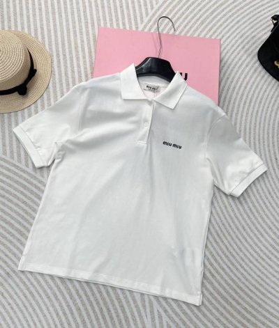 Miu Miu 24Ss字母刺绣Logo polo衫 经典低调 又内涵奢华 这件简直爱了 官网专柜同步热售 M家每一季主打的招牌单品 亦是时尚圈极为经典的时髦符