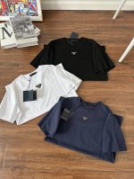 80【款号：353】Prada普拉达春夏新款三角铁牌装饰圆领短袖T恤 重点说下面料采用原板独家定制纯棉面料质感非常柔软舒服 100%区别市场的顶级面料保证不缩水