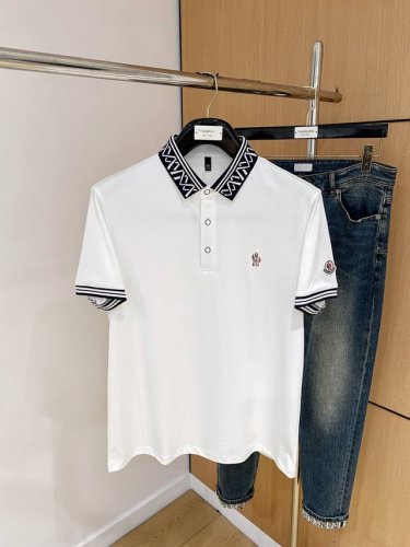 蒙口25Ss新款春夏短袖翻领T恤Polo，最高版本客供定制高端朱地面料简单时尚款，螺纹拼色螺纹配色超级好看！经典Logo简单大方的款式！满满的高级感，四季可穿。