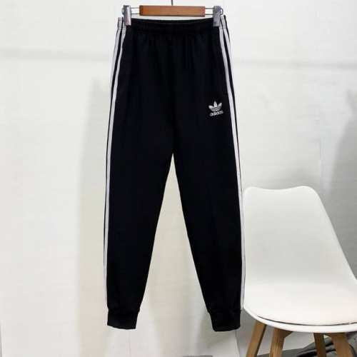 上新 Adidas阿迪达斯 三叶草 经典三条杠春季休闲卫裤束脚裤 精美刺绣 男女同款 春款来袭 标志性Logo 裤腿两侧完美三条杠设计 一款在日常生活中高穿着率