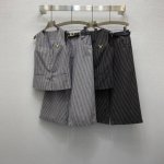 va*25Ss 性感V领金属扣点缀马甲上衣阔腿8分裤套装 高级面料 颜色:图片2色 面料 精纺羊毛Tr面料 Smlxl