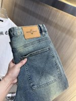 armani阿玛尼 2025新品男士牛仔裤 面料舒适弹性好。独家发售 时尚优雅 重工艺设计。采用原色酵母水洗工艺 精选进口重磅丹宁牛仔面料 配定制五金装饰 真皮
