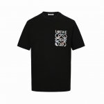 Loewe 罗意威 25Ss 胸口印花Logo短袖 定制250G高克重 针织棉面料精心制作，手感特别的扎实，质感拉满，胸口罗意威Logo标识加上小动物印花，可爱
