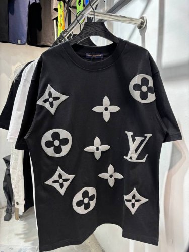 款号 Zmr81# lv经典四叶草Logo满印发泡印花圆领短袖T恤 280克纯棉双砂面料 原版原标 最大可穿200斤 所有面料均已提前做过缩水 品质第一 所见即